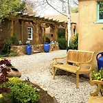 El Farolito Couette-café